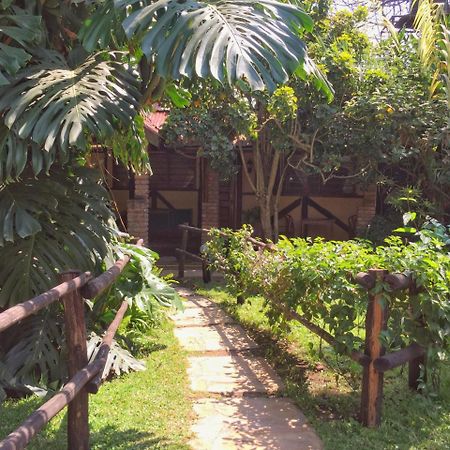 Outpost Lodge Аруша Екстер'єр фото